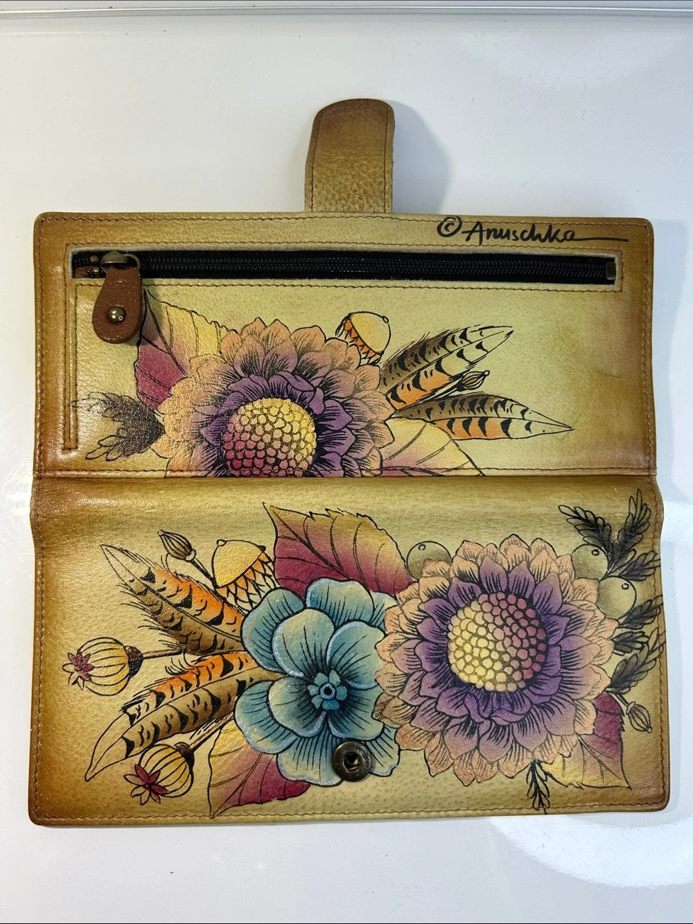 NWOT Anuschka Hand Painted Leather Floral Theme Wallet With Zipper Compartment